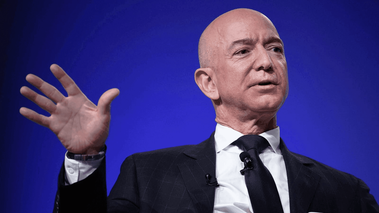Jeff Bezos Palm Reading – Palmistry Insights into Strategy, Power & Leadership